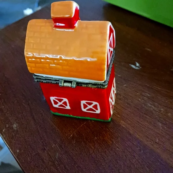 Vintage Red Barn Trinket Box with Black Rooster - Picture 6 of 8